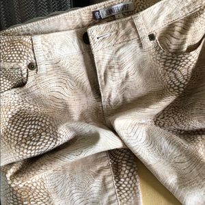 Beige cream patterned jean